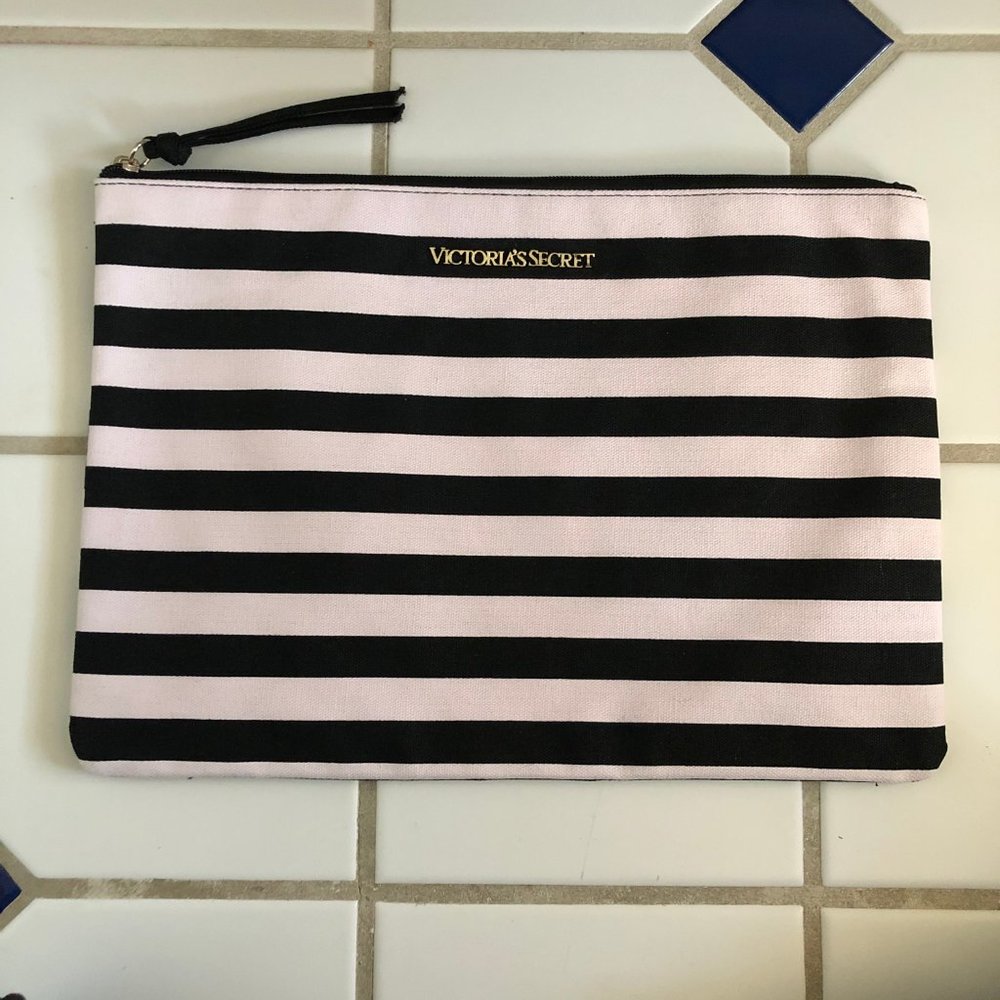 SOLD*** Victoria's Secret Duffel Bag - Picture 2 of 6